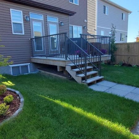 Delightful 1-Bedroom Private Suite In A New Home YYC Eksteriør bilde