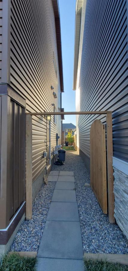 Delightful 1-Bedroom Private Suite In A New Home YYC Eksteriør bilde