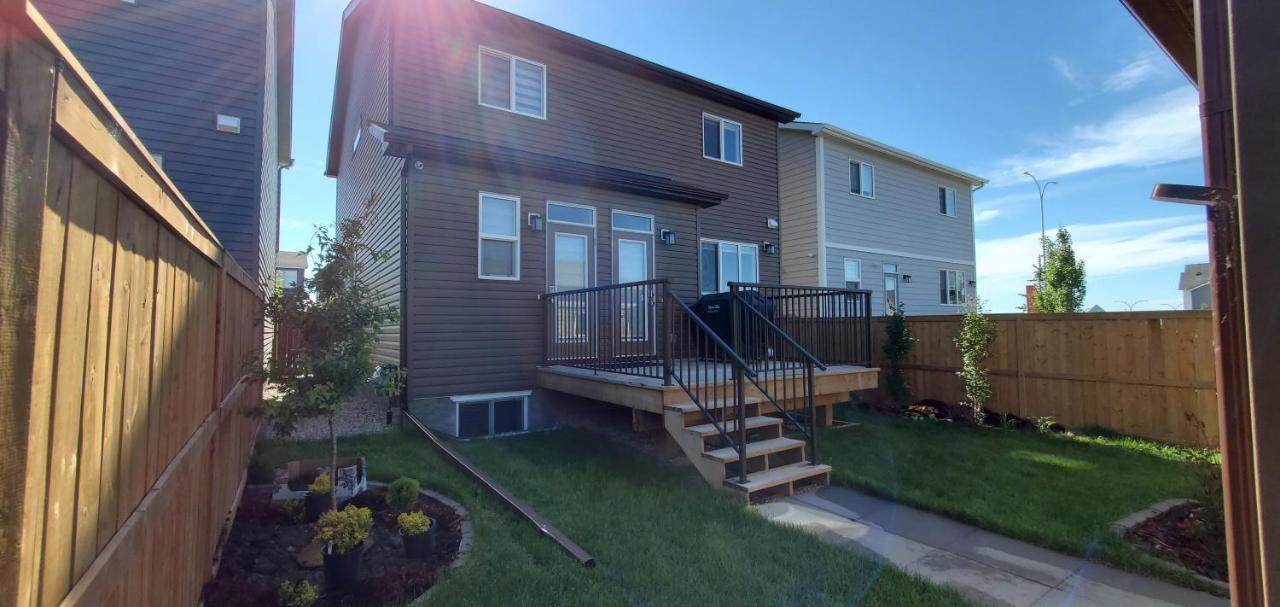 Delightful 1-Bedroom Private Suite In A New Home YYC Eksteriør bilde