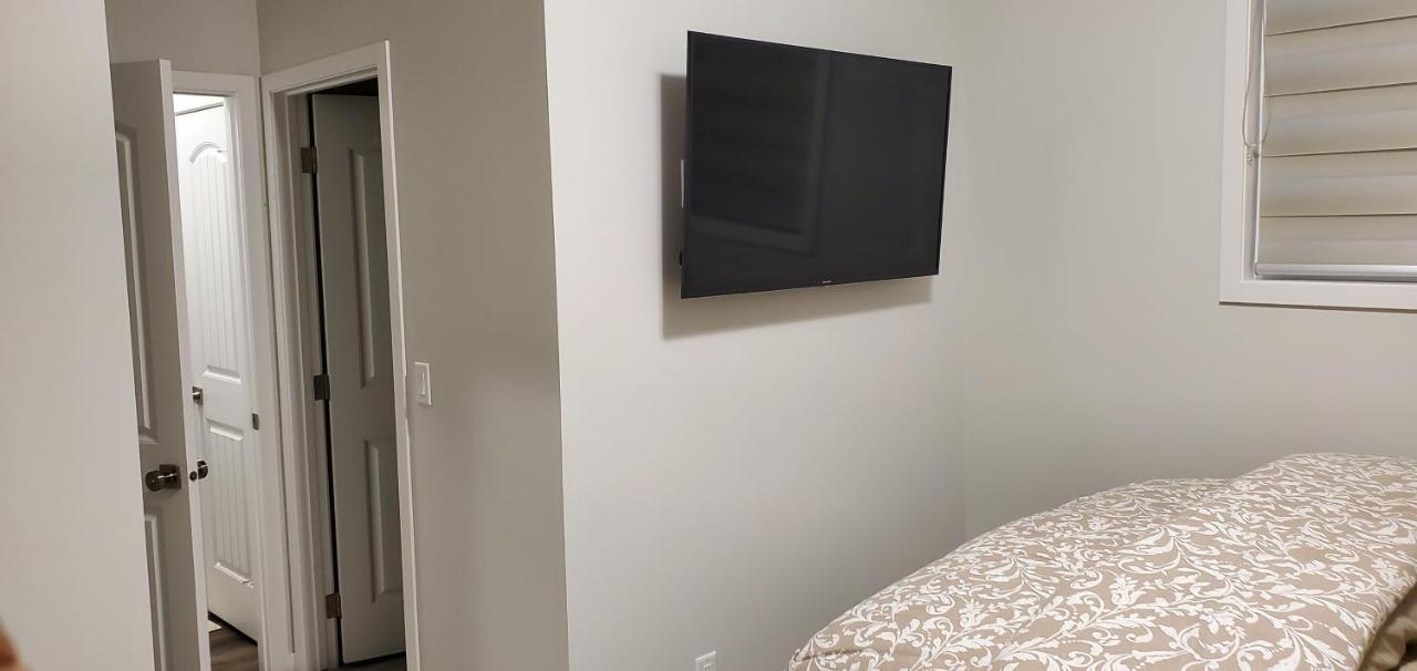 Delightful 1-Bedroom Private Suite In A New Home YYC Eksteriør bilde