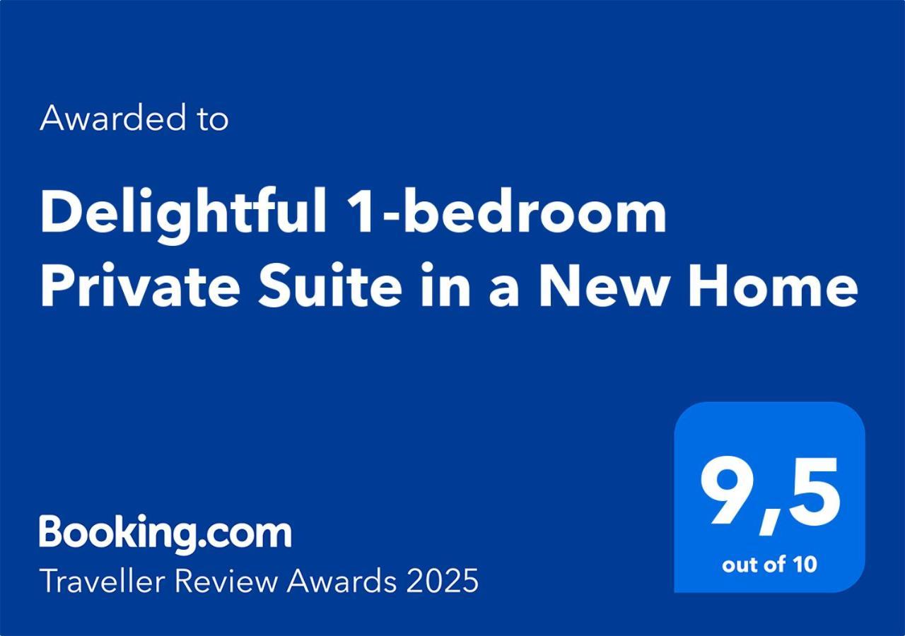 Delightful 1-Bedroom Private Suite In A New Home YYC Eksteriør bilde
